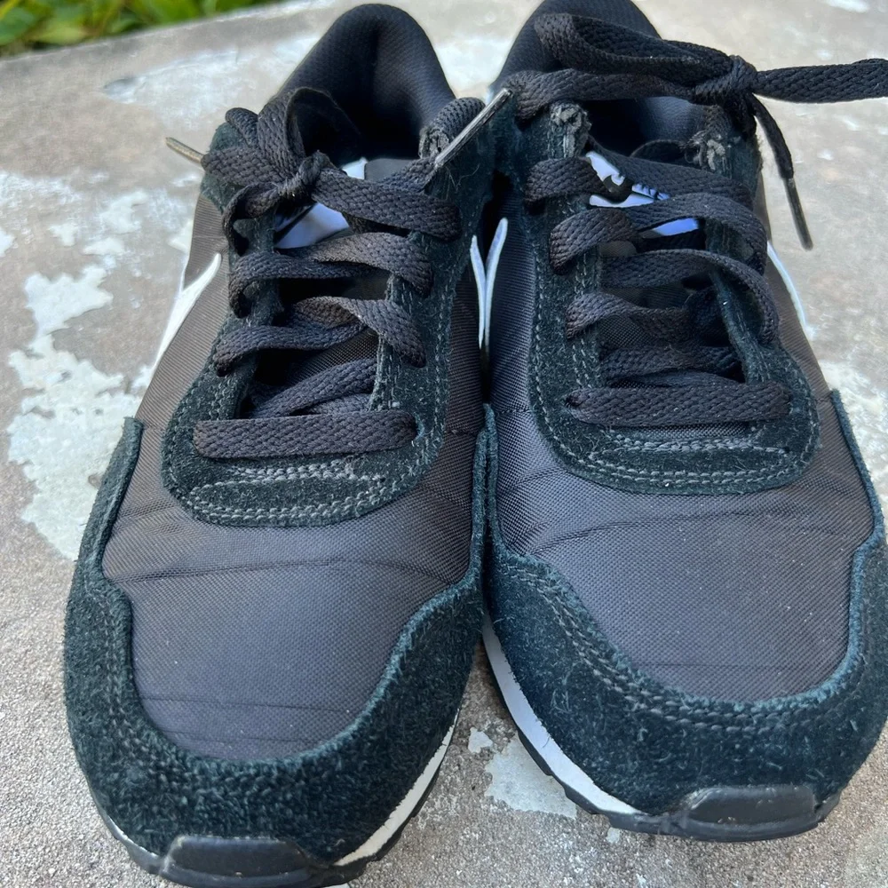 Nike MD Valiant GS Black Lace Up Low Top Sneaker Casual Shoes Size 4.5Y Boys